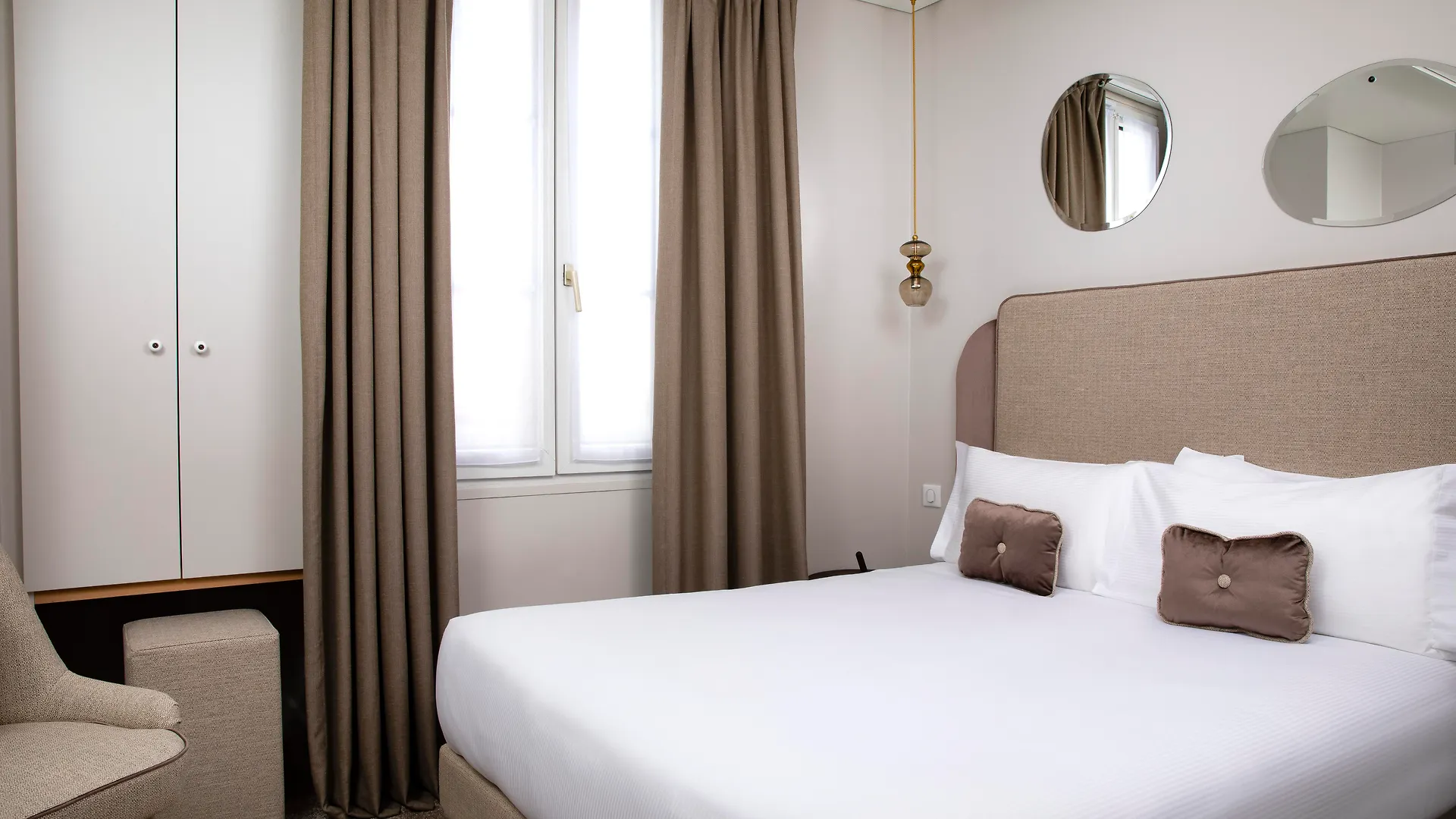 Eiffel Saint Charles Hotel