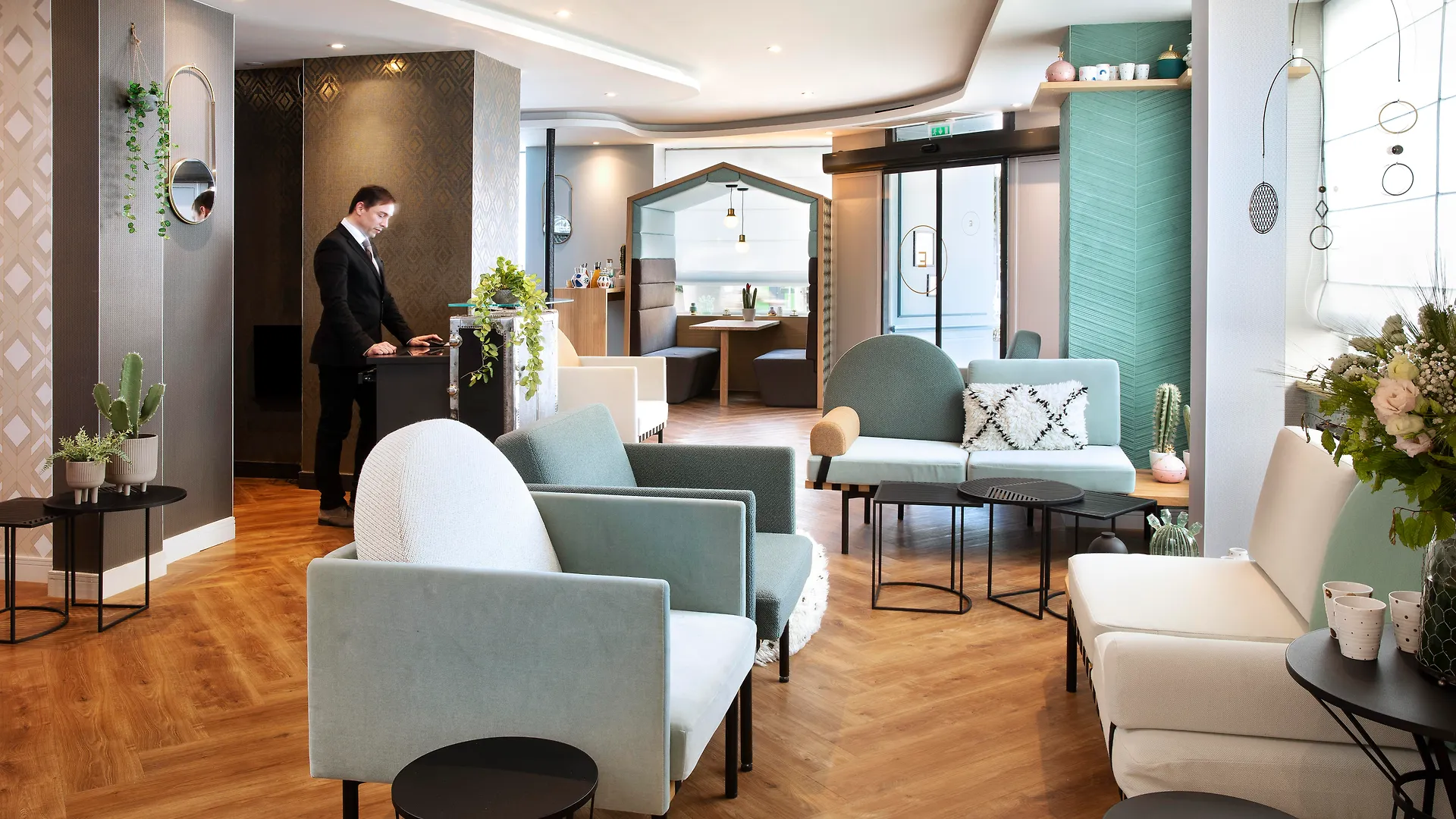 Eiffel Saint Charles Hotel 3*