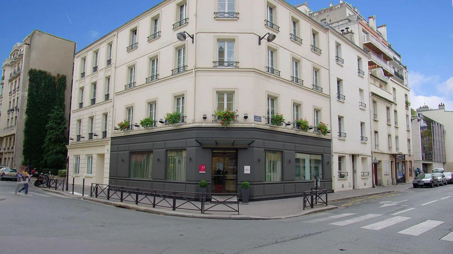 Eiffel Saint Charles Hotel Paris