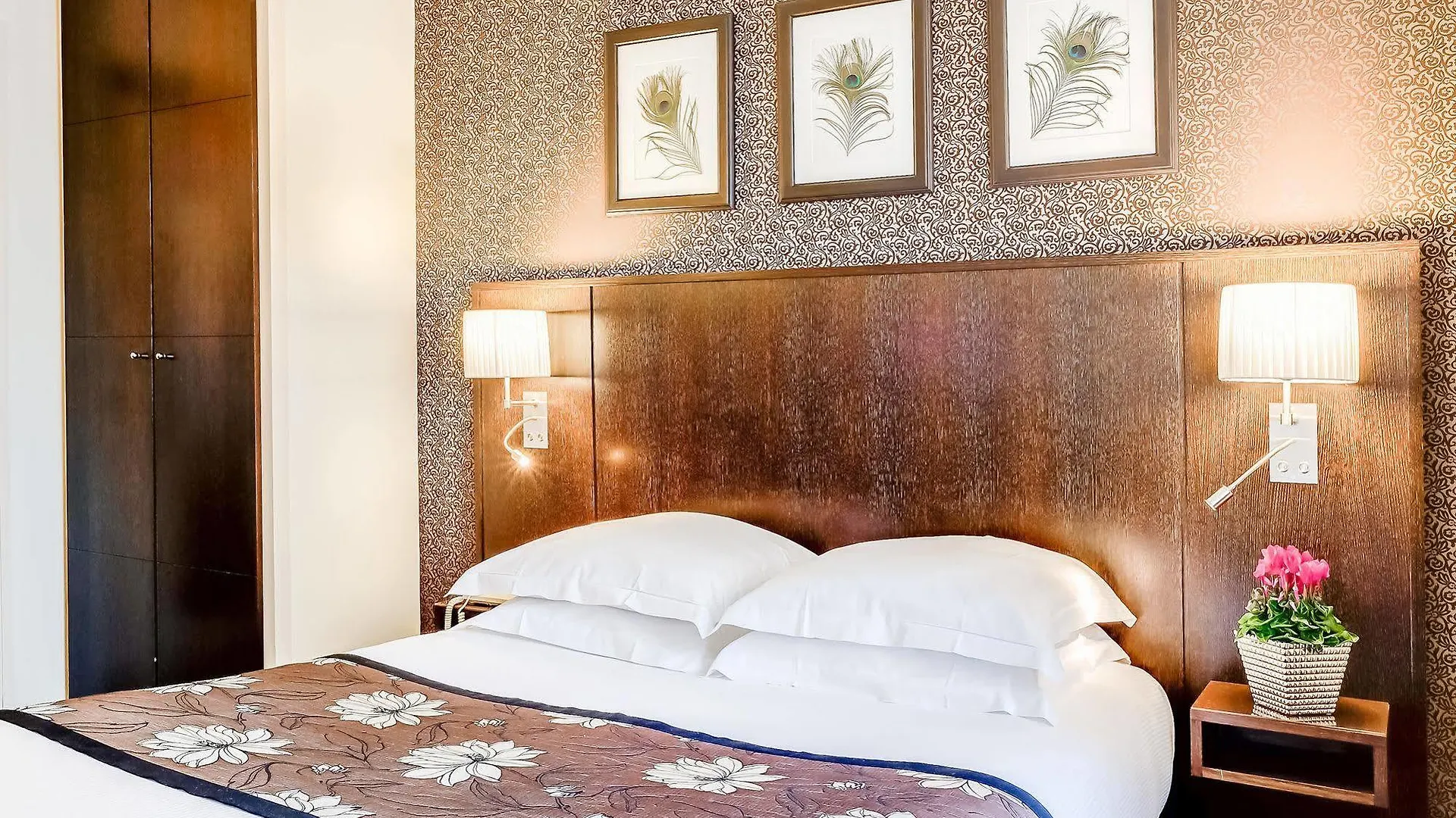 Hotel Eiffel Saint Charles Paris