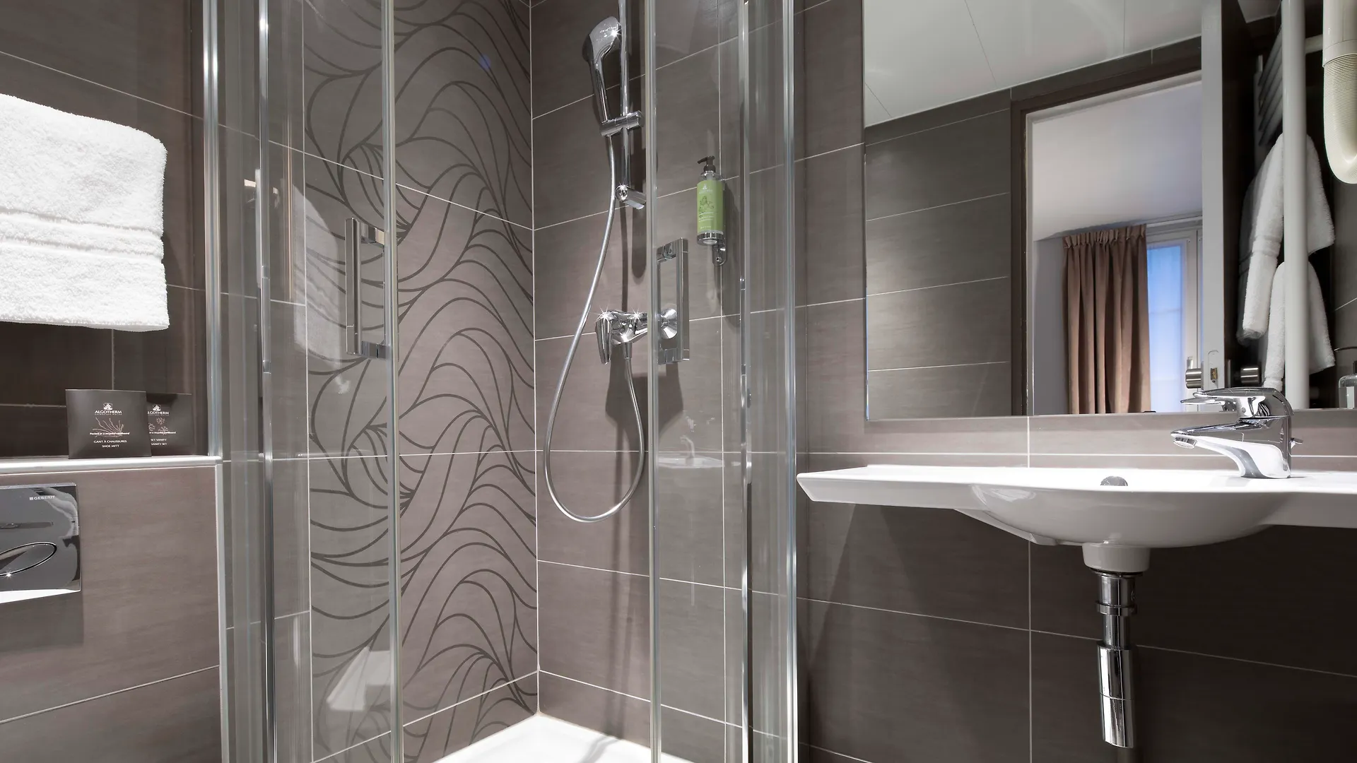 Hotel Eiffel Saint Charles 3*